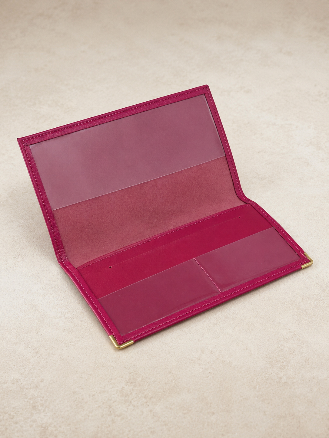Porte-chéquier femme en cuir de vachette rose fuchsia