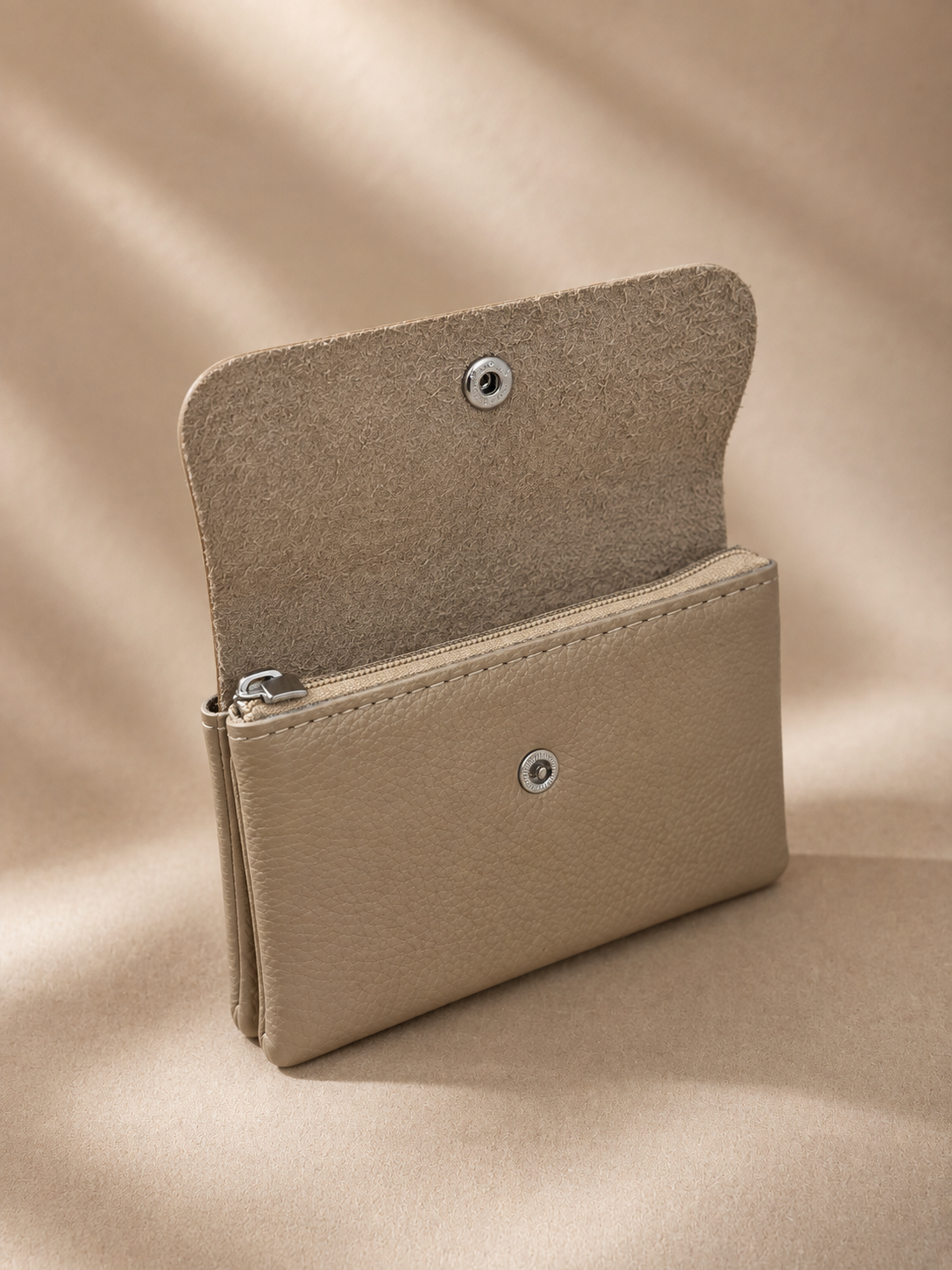 Porte-monnaie femme tendance en cuir grainé doré