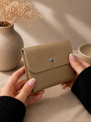 Porte-monnaie femme tendance en cuir grainé doré