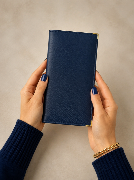 Porte-chéquier femme en cuir de vachette bleu marine