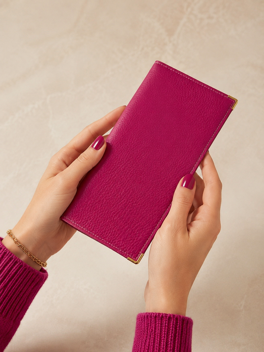Porte-chéquier femme en cuir de vachette rose fuchsia
