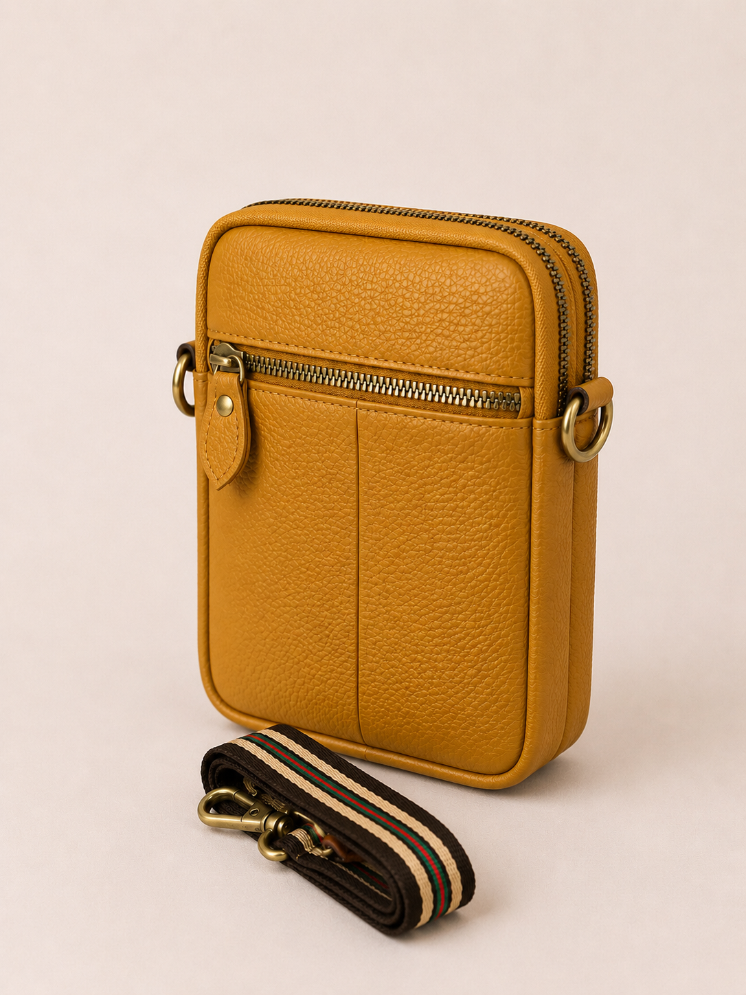 Sac téléphone femme en cuir marron camel