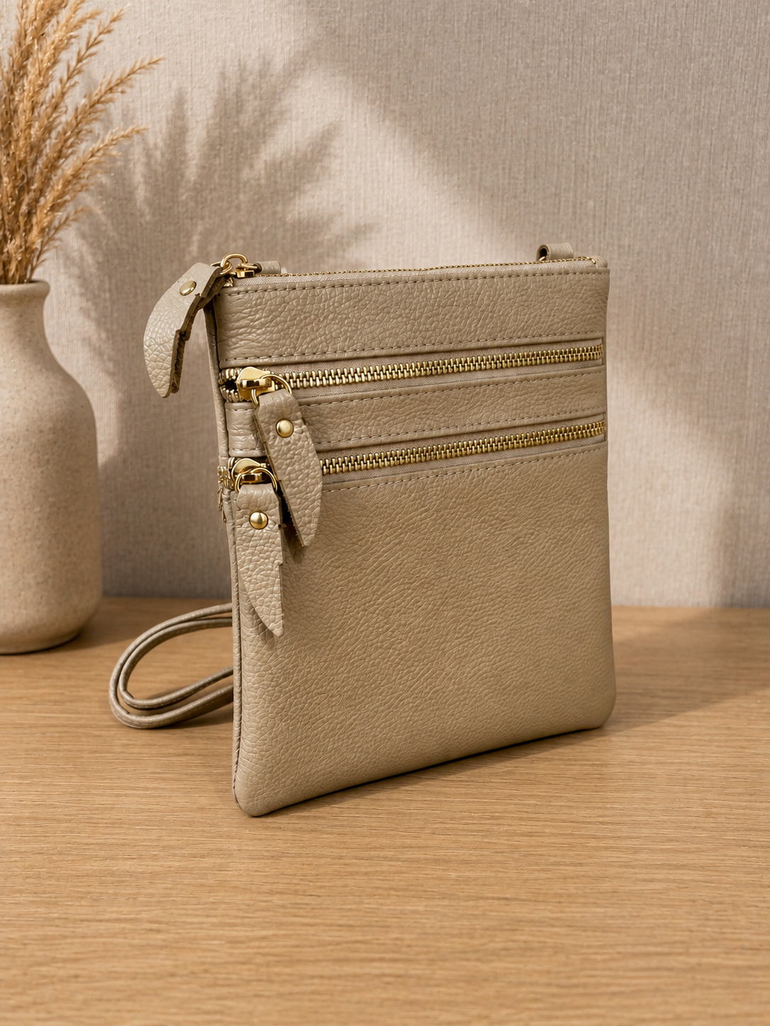 Sac pochette femme en cuir doré