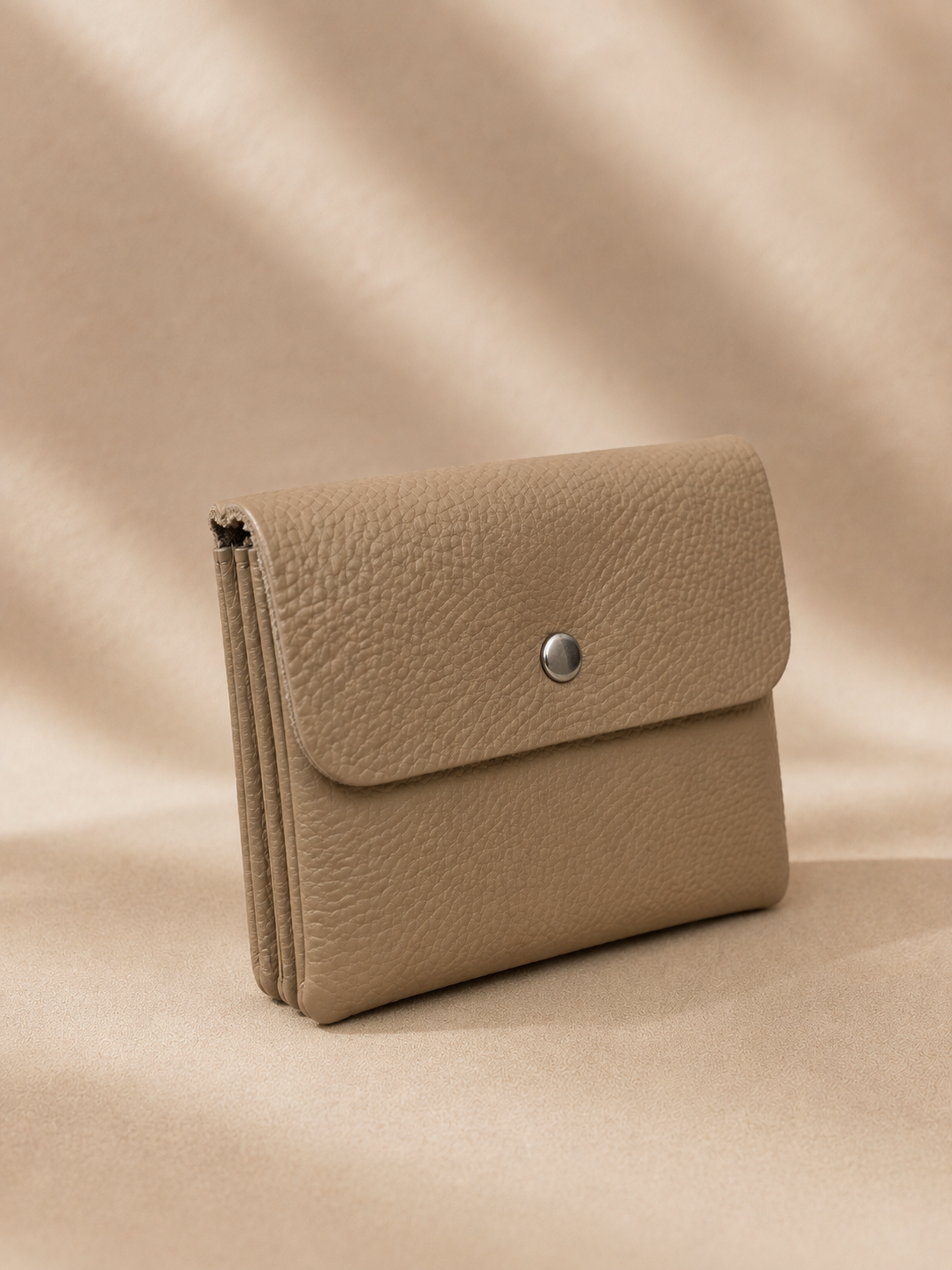 Porte-monnaie femme tendance en cuir grainé doré