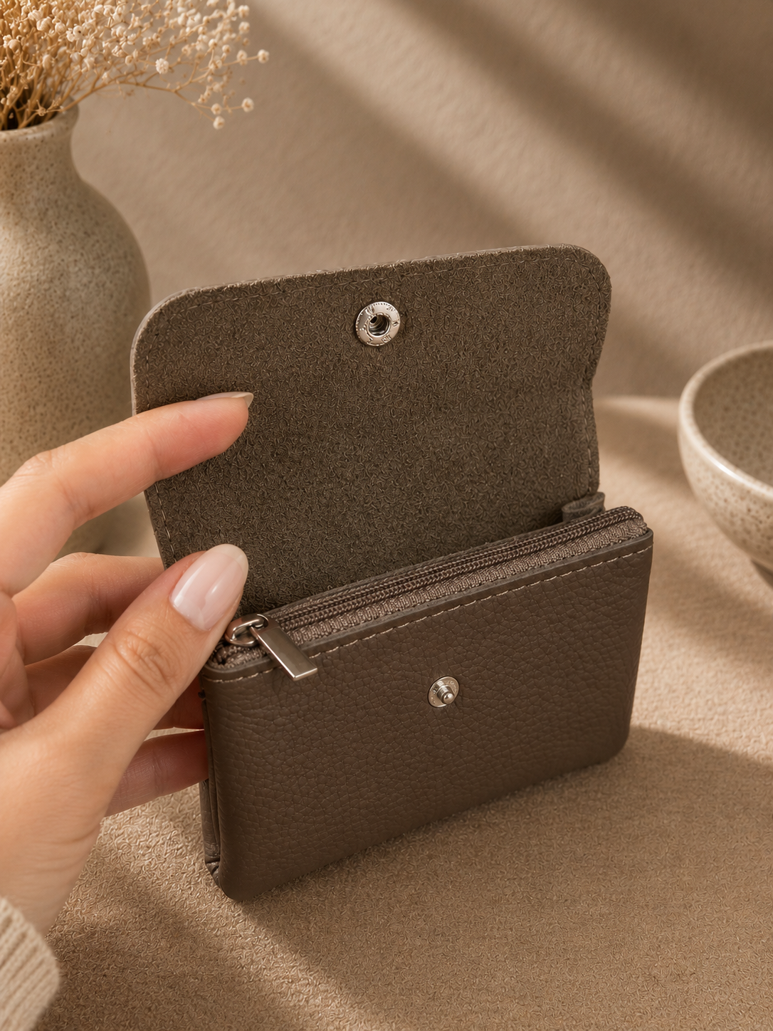 Porte-monnaie pour femme en cuir grainé beige taupe