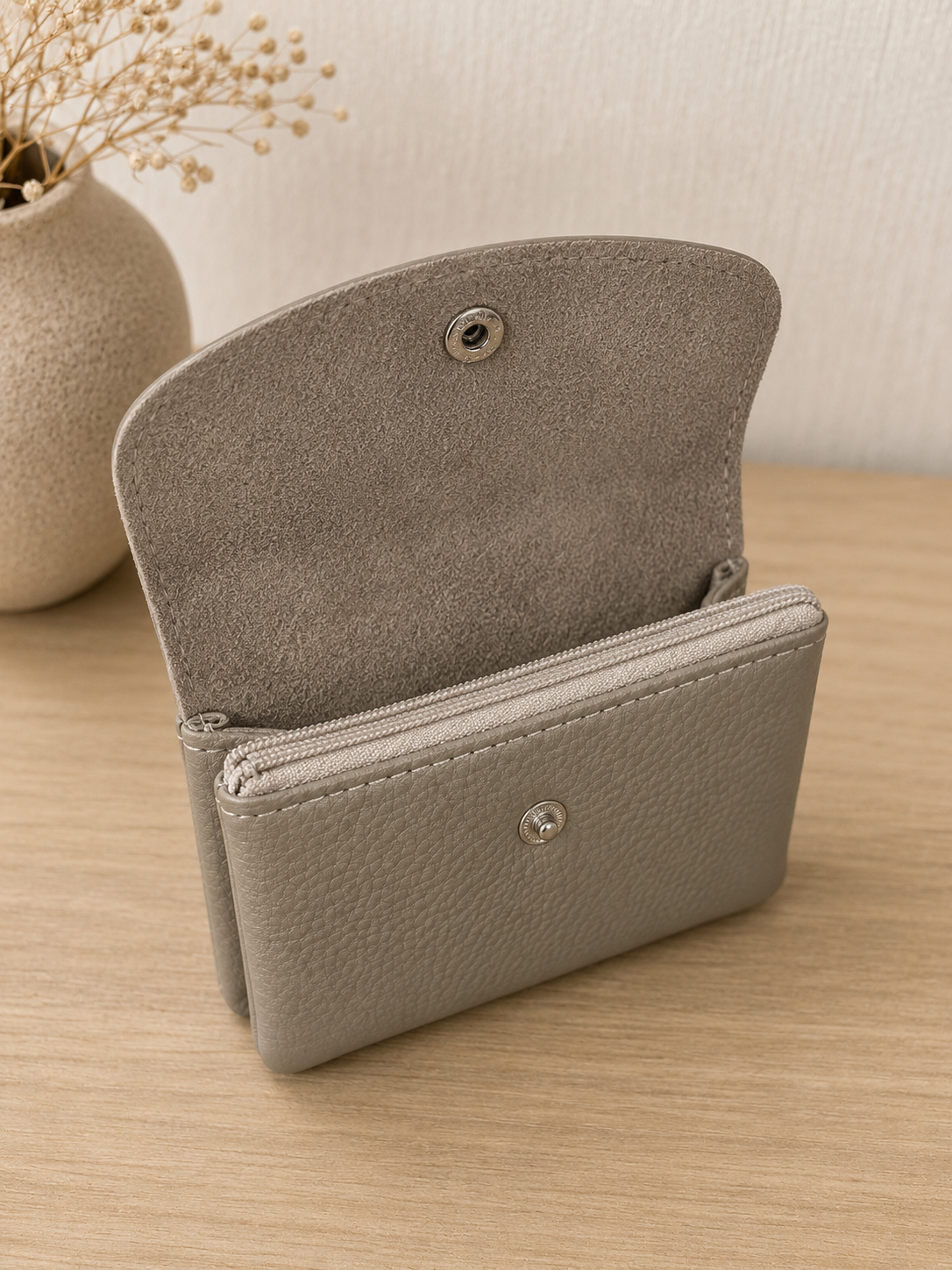 Porte-monnaie femme tendance en cuir grainé beige métallisé