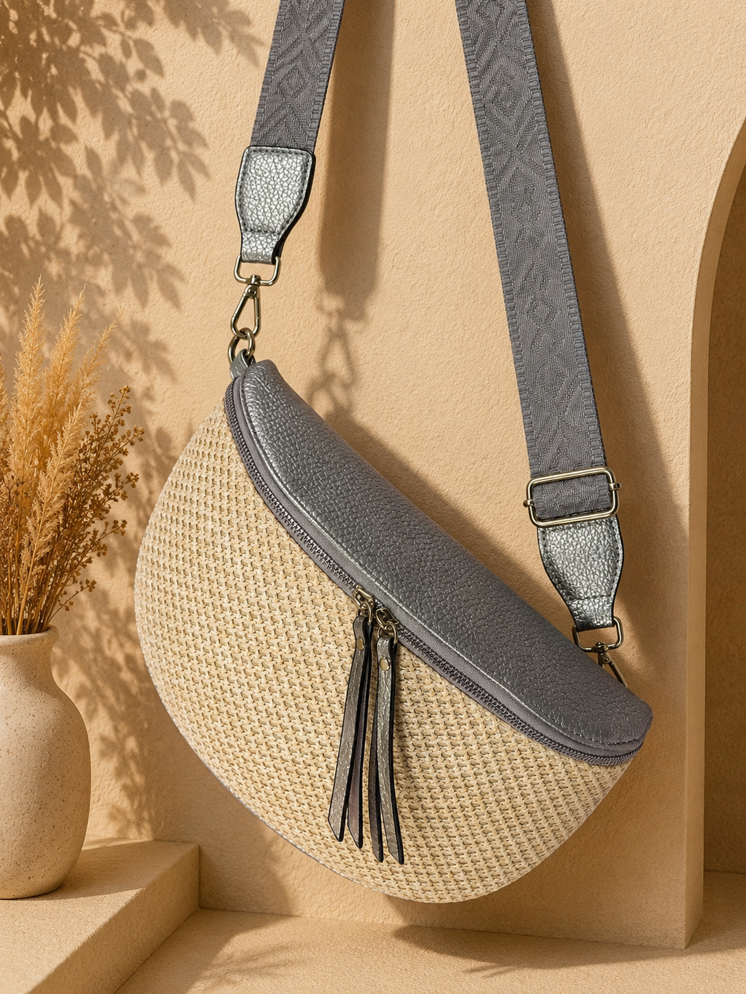 Grand sac banane femme en raphia argenté